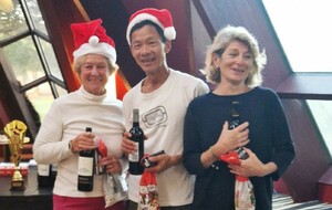 La joyeuse équipe qui termine 22ème de la compétition. Ils repartent tous avec une bouteille pour noyer leur chagrin