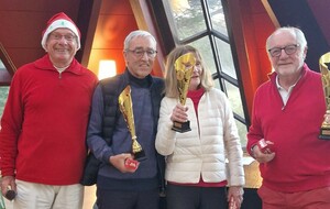 L'équipe des vainqueurs, Alain Poux, Kelly Monteil et Philippe Claude. Ils repartent tous avec le Trophée de la victoire