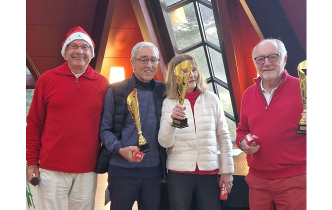 L'équipe des vainqueurs, Alain Poux, Kelly Monteil et Philippe Claude. Ils repartent tous avec le Trophée de la victoire